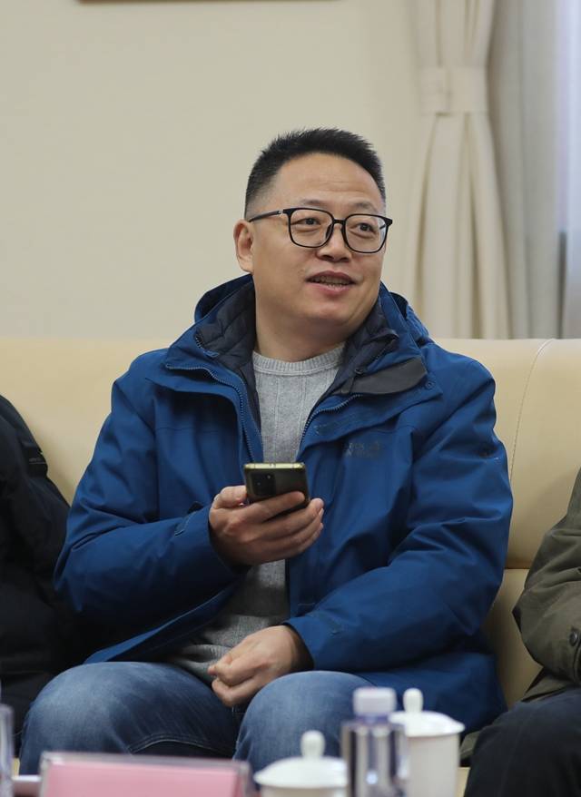 威九国际电影《春风梦》在京举行观摩研讨会(图10)