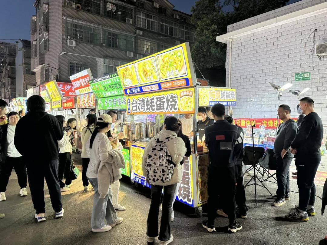 威九·国际(中国)官方网站地摊经济爆火但餐饮摆摊难“暴富”(图3)