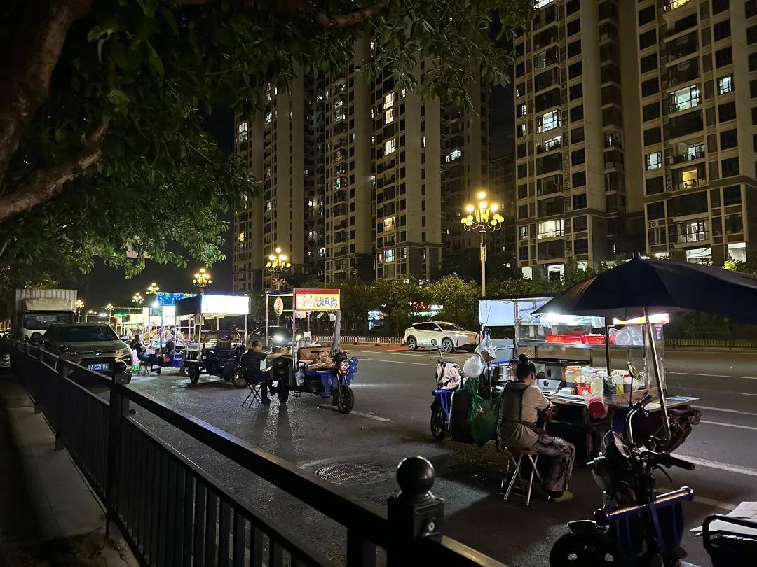 威九·国际(中国)官方网站地摊经济爆火但餐饮摆摊难“暴富”(图5)